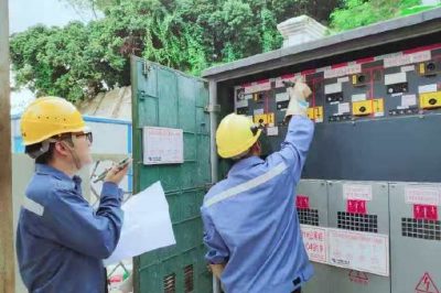 全副“武裝”轉(zhuǎn)供電任務(wù)來到作業(yè)現(xiàn)場