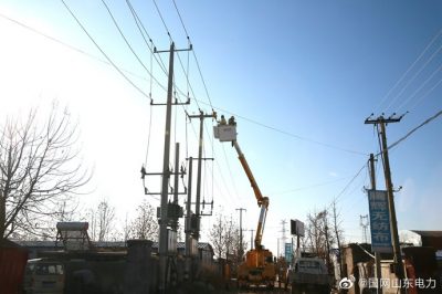 對(duì)10千伏孫五線14號(hào)桿帶電T接引流線