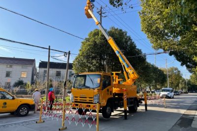 在金港鎮(zhèn)110千伏后塍變123高橋線22號桿開展不停電搭接業(yè)擴(kuò)工程