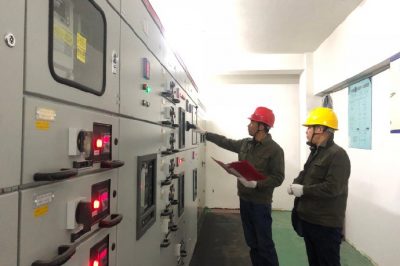 用電稽查人員對表計和線路進行排查