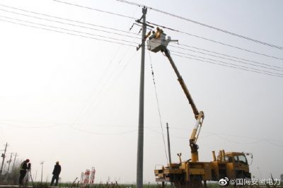 35千伏龍王廟變10千伏蘆西112線路，帶電安裝跌落式熔斷器