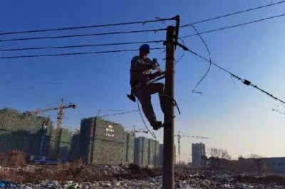 對(duì)400伏府里莊臺(tái)區(qū)設(shè)備線路進(jìn)行“搬家”