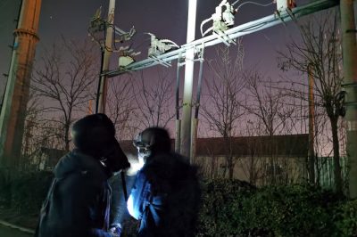 對(duì)轄區(qū)內(nèi)的線路、設(shè)備進(jìn)行夜間高負(fù)荷時(shí)段紅外測溫工作