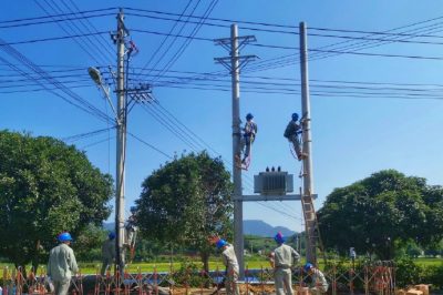 國網(wǎng)通山縣供電公司完成實驗中學(xué)畈泥分校新建臺區(qū)送電工作